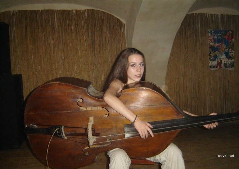 Skinny babe sucks boyfriend's cock - Amateur blowjob photo