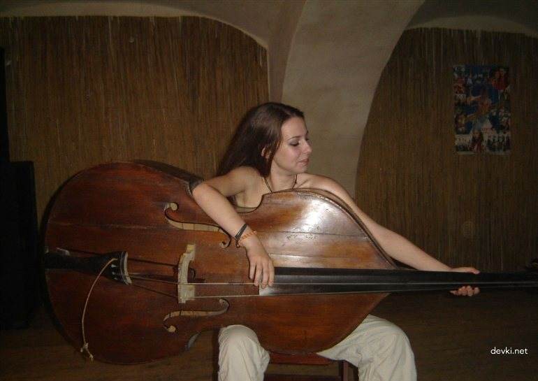 Skinny babe sucks boyfriend's cock - Amateur blowjob photo