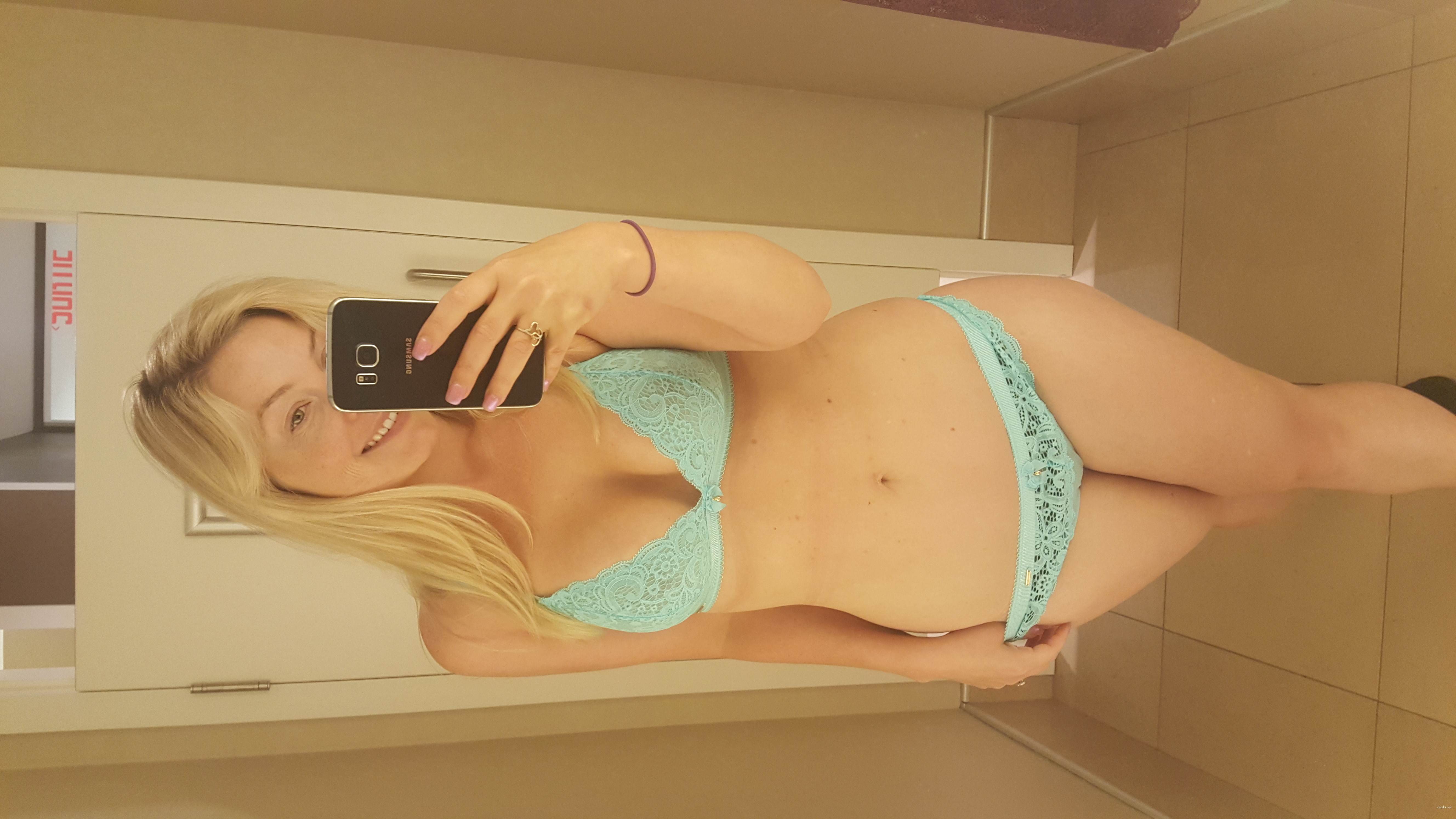 Seductive Blonde Amateur Porn Intimate Photos: Explicit XXX Content!