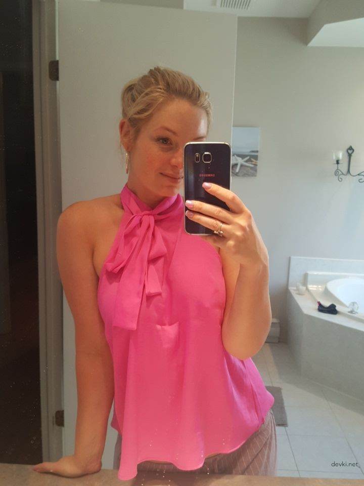 Seductive Blonde Amateur Porn Intimate Photos: Explicit XXX Content!