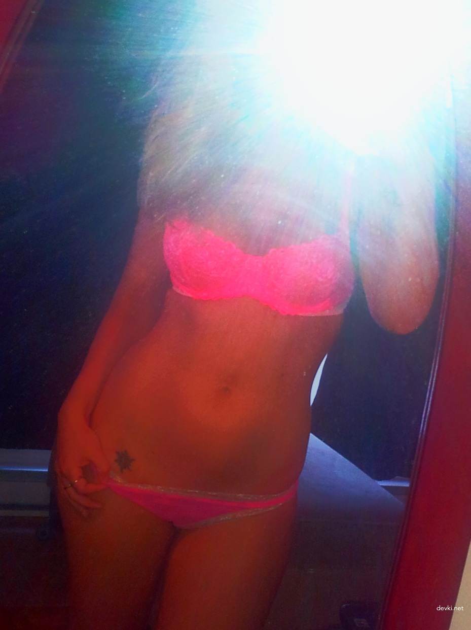 Seductive Blonde Amateur Porn Intimate Photos: Explicit XXX Content!