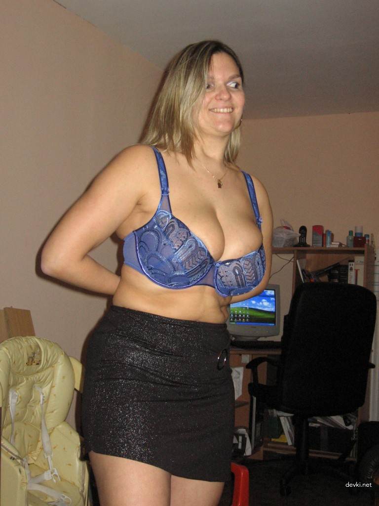 Curvy MILF Uninhibited in Stunning Amateur Porn Photo