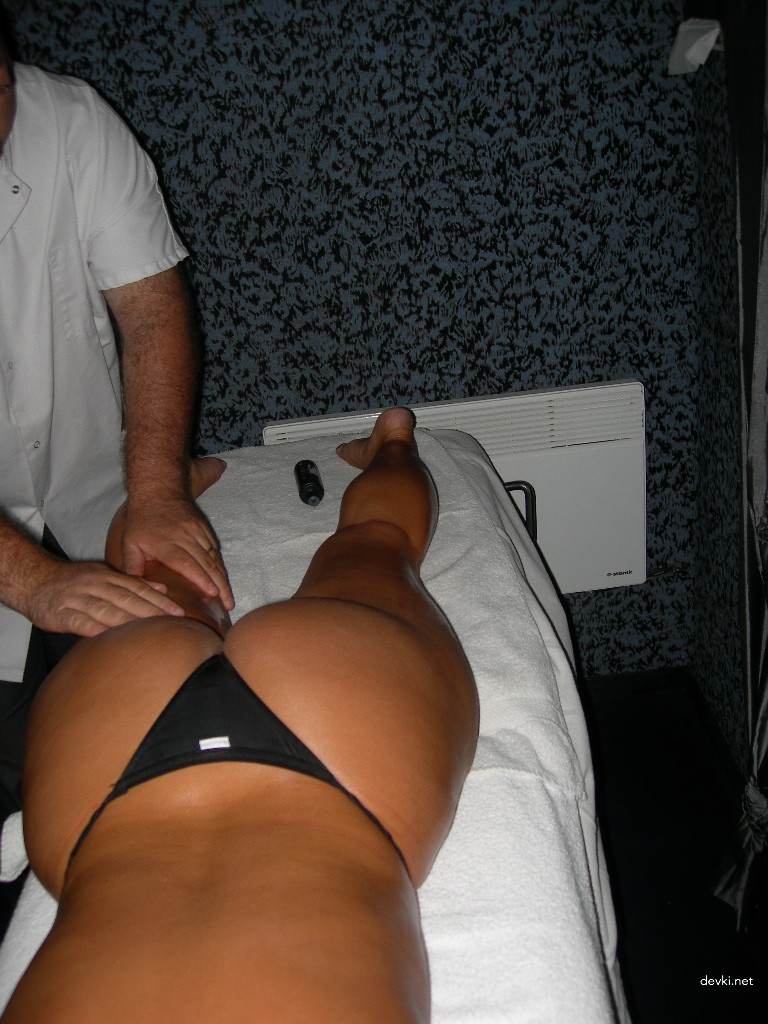 Curvy MILF Uninhibited in Stunning Amateur Porn Photo