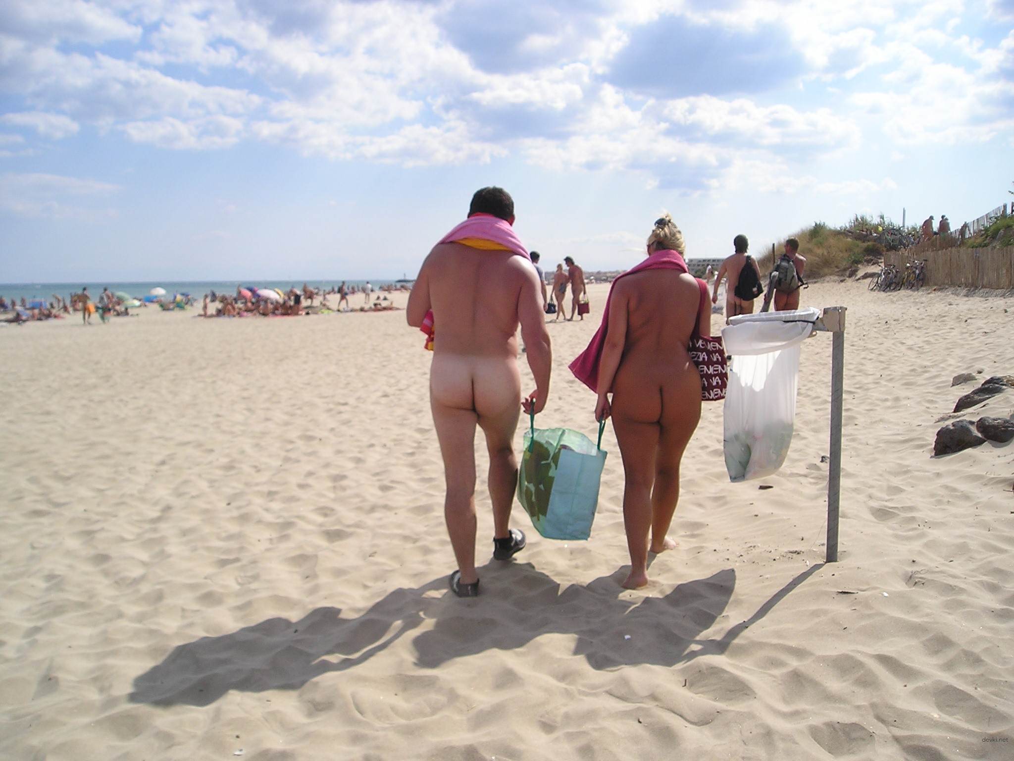 Curvy MILF Uninhibited in Stunning Amateur Porn Photo