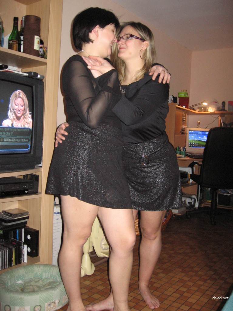 Curvy MILF Uninhibited in Stunning Amateur Porn Photo