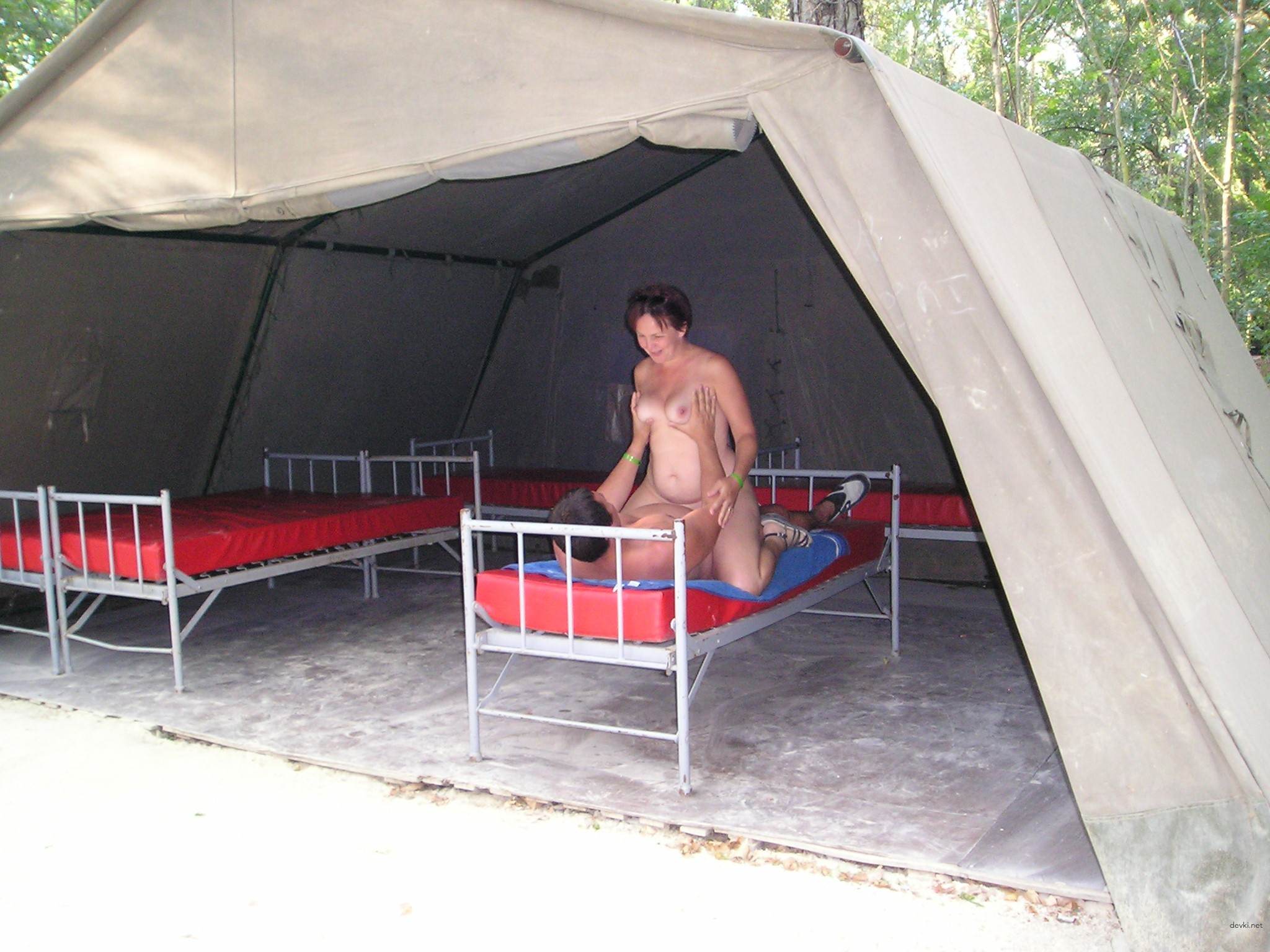 Curvy MILF Uninhibited in Stunning Amateur Porn Photo