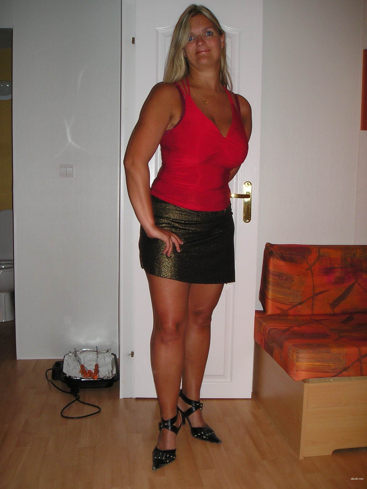 Curvy MILF Uninhibited in Stunning Amateur Porn Photo