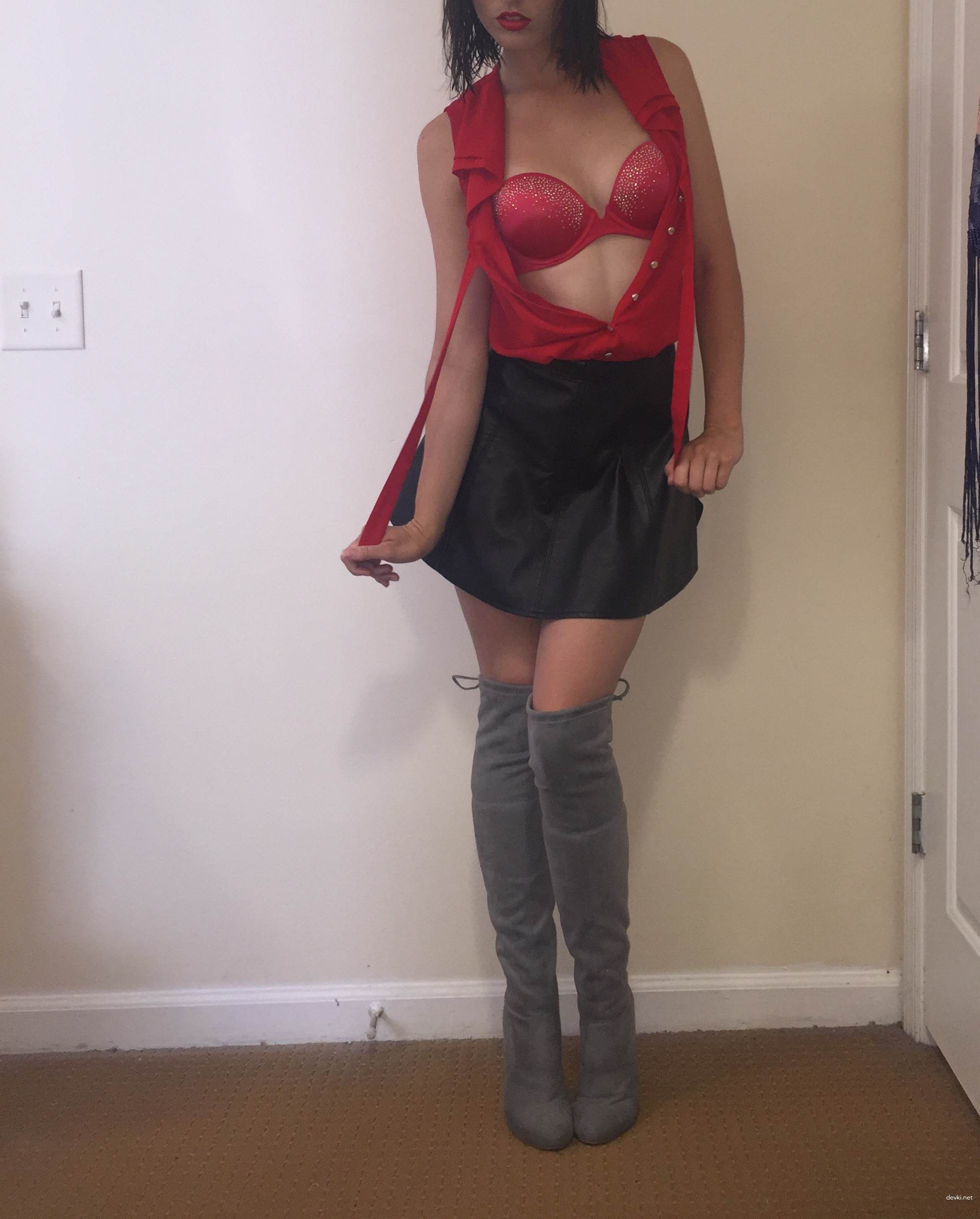 Hot Brunette with Small Tits in Amateur Porn Pic