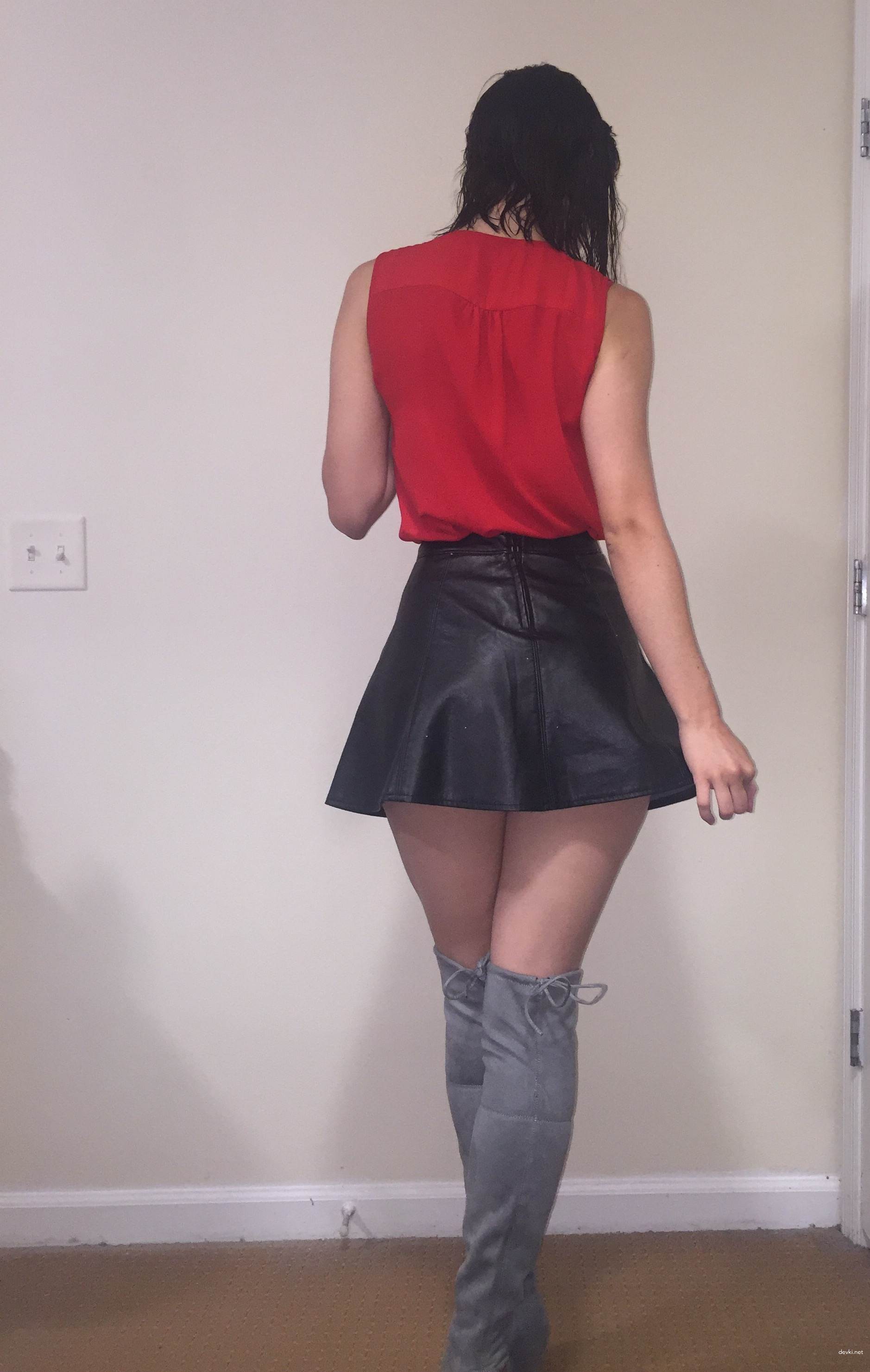 Hot Brunette with Small Tits in Amateur Porn Pic