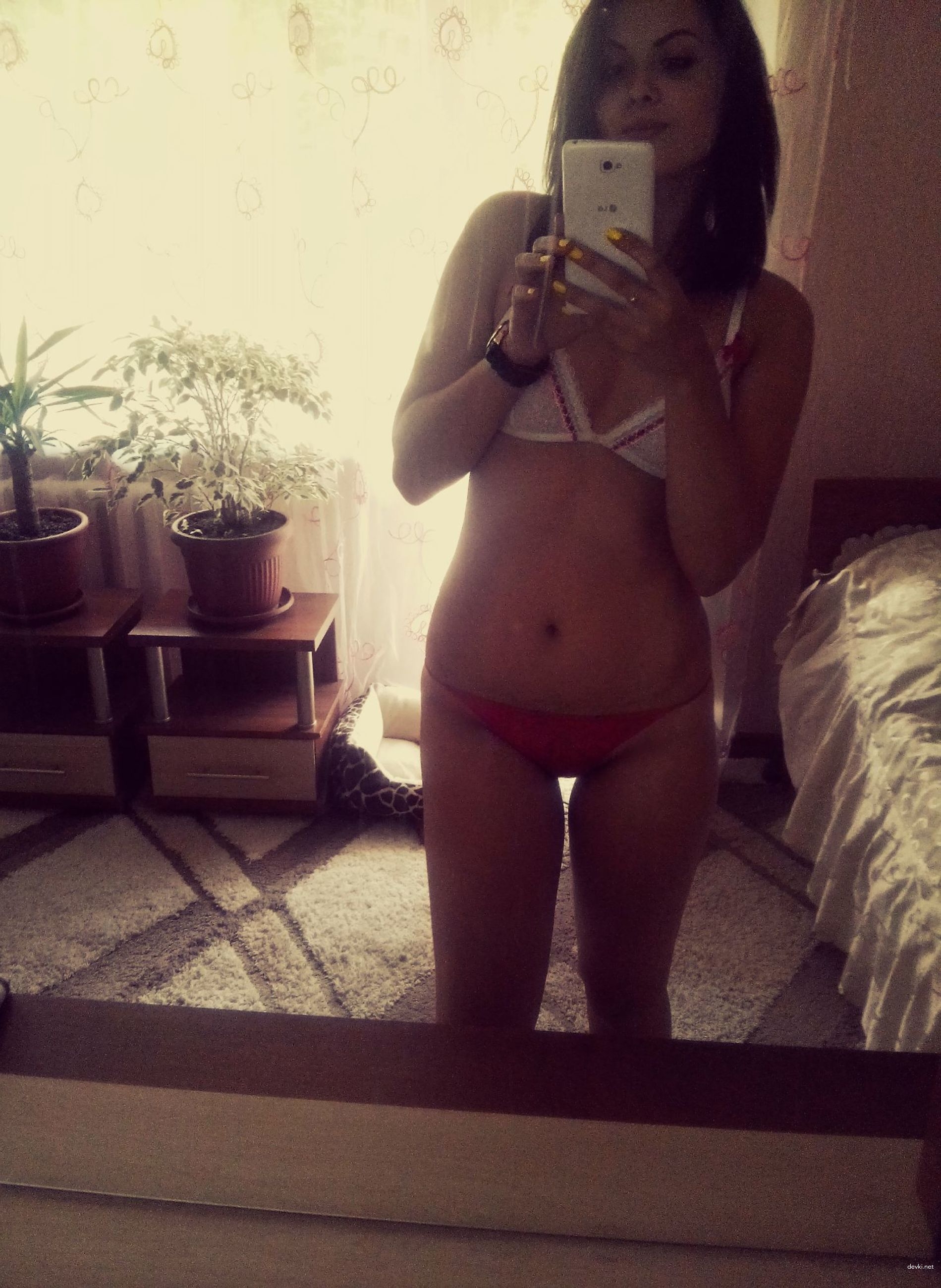 Sexy Brunette Poses Naked and Deepthroats Cock in Amateur Porn Pics