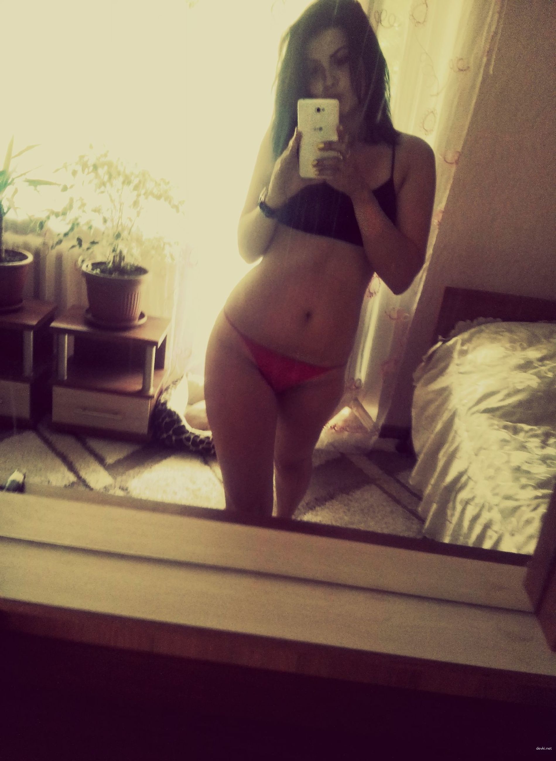 Sexy Brunette Poses Naked and Deepthroats Cock in Amateur Porn Pics