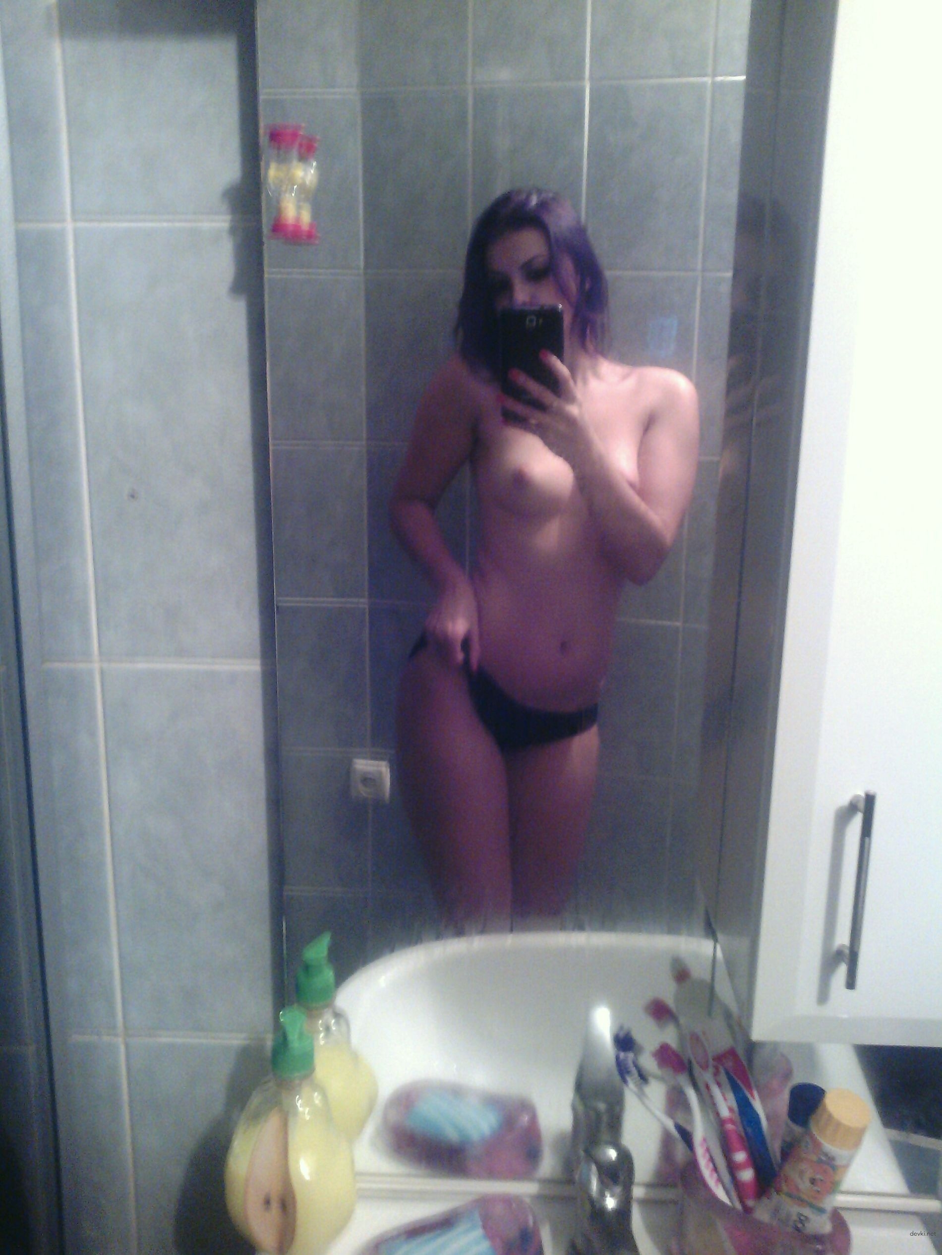 Sexy Brunette Poses Naked and Deepthroats Cock in Amateur Porn Pics