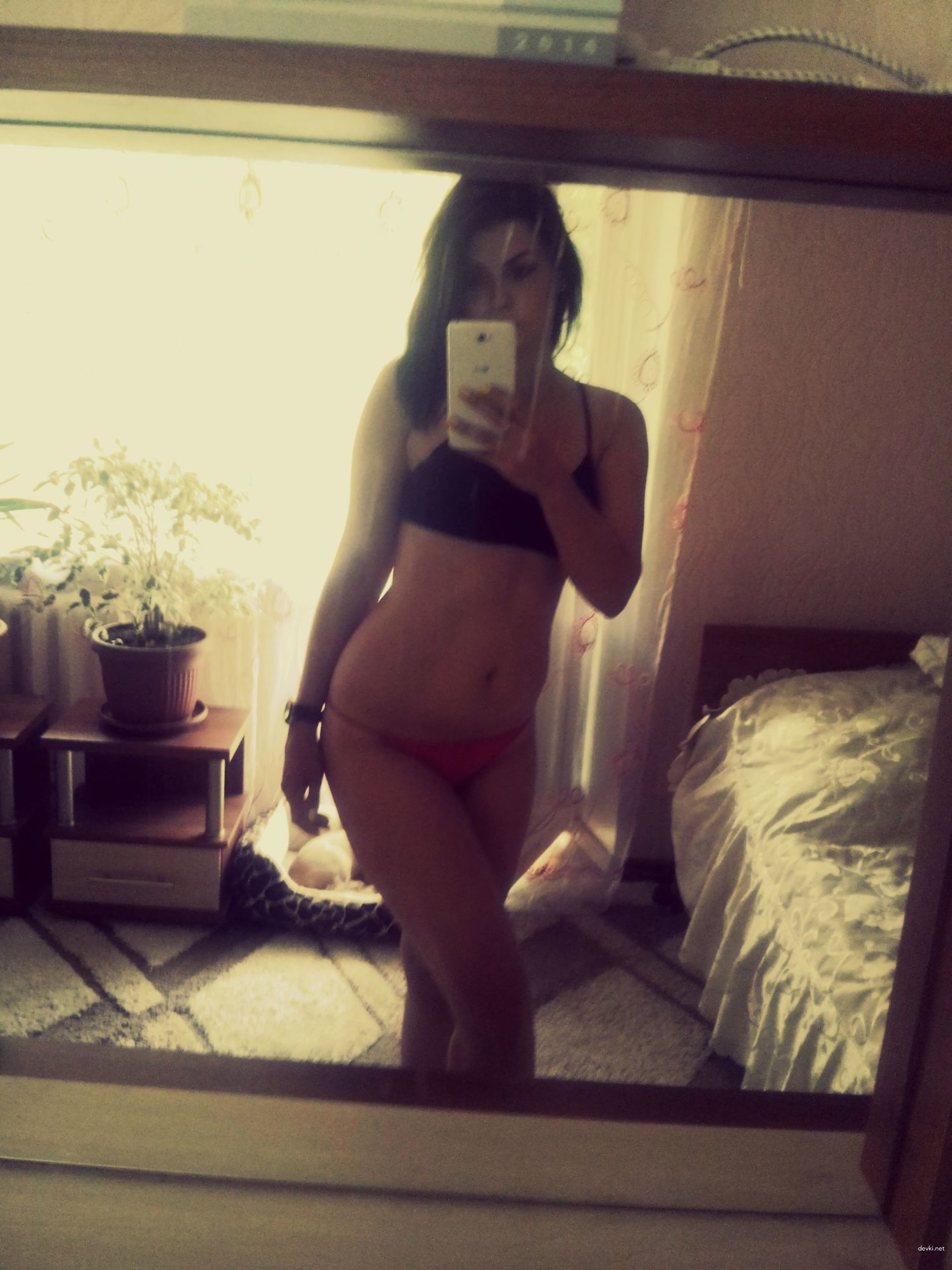 Sexy Brunette Poses Naked and Deepthroats Cock in Amateur Porn Pics