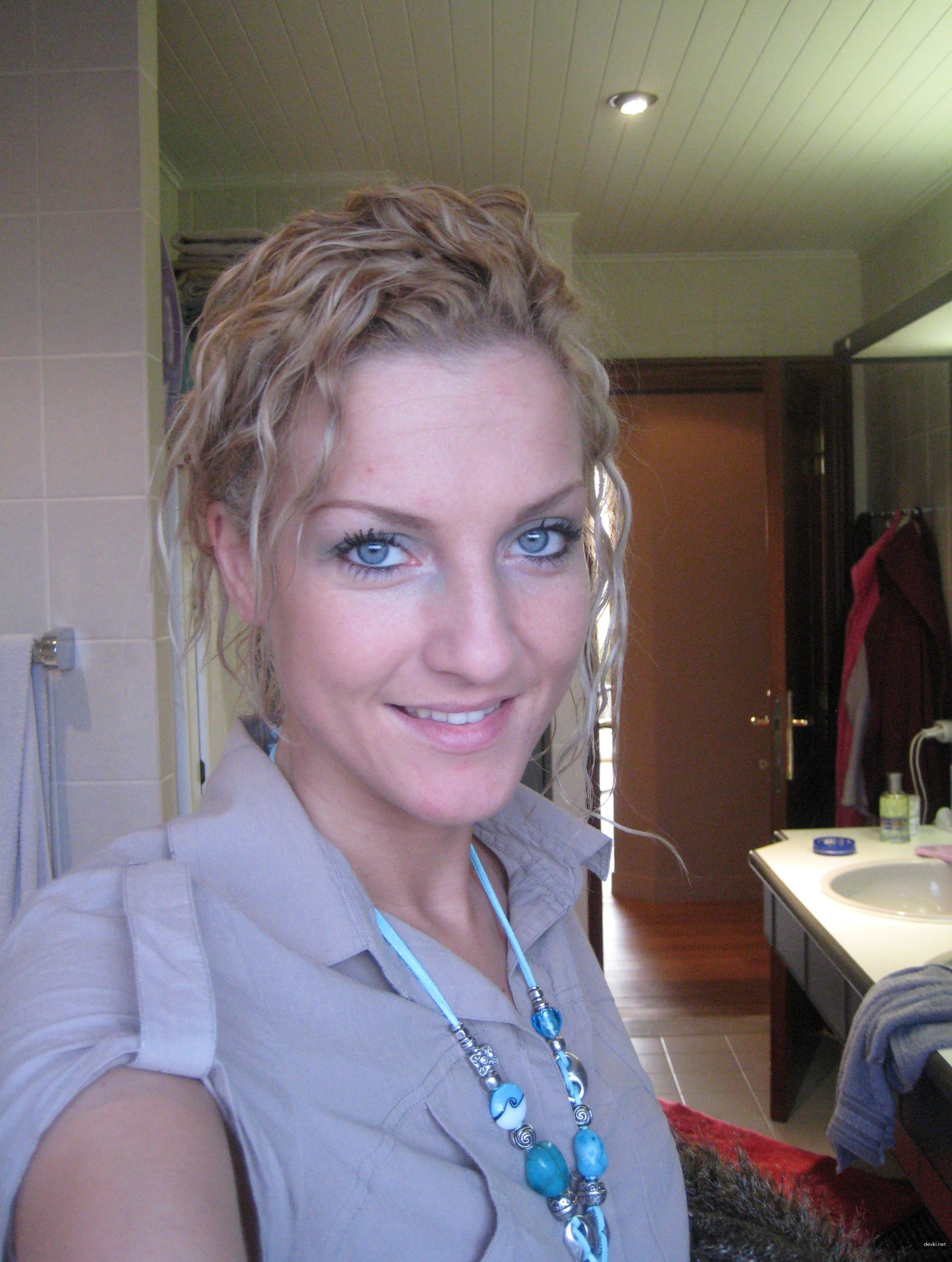 Curvy Blonde Amateur Gets Down and Dirty in Explicit Sex Photos