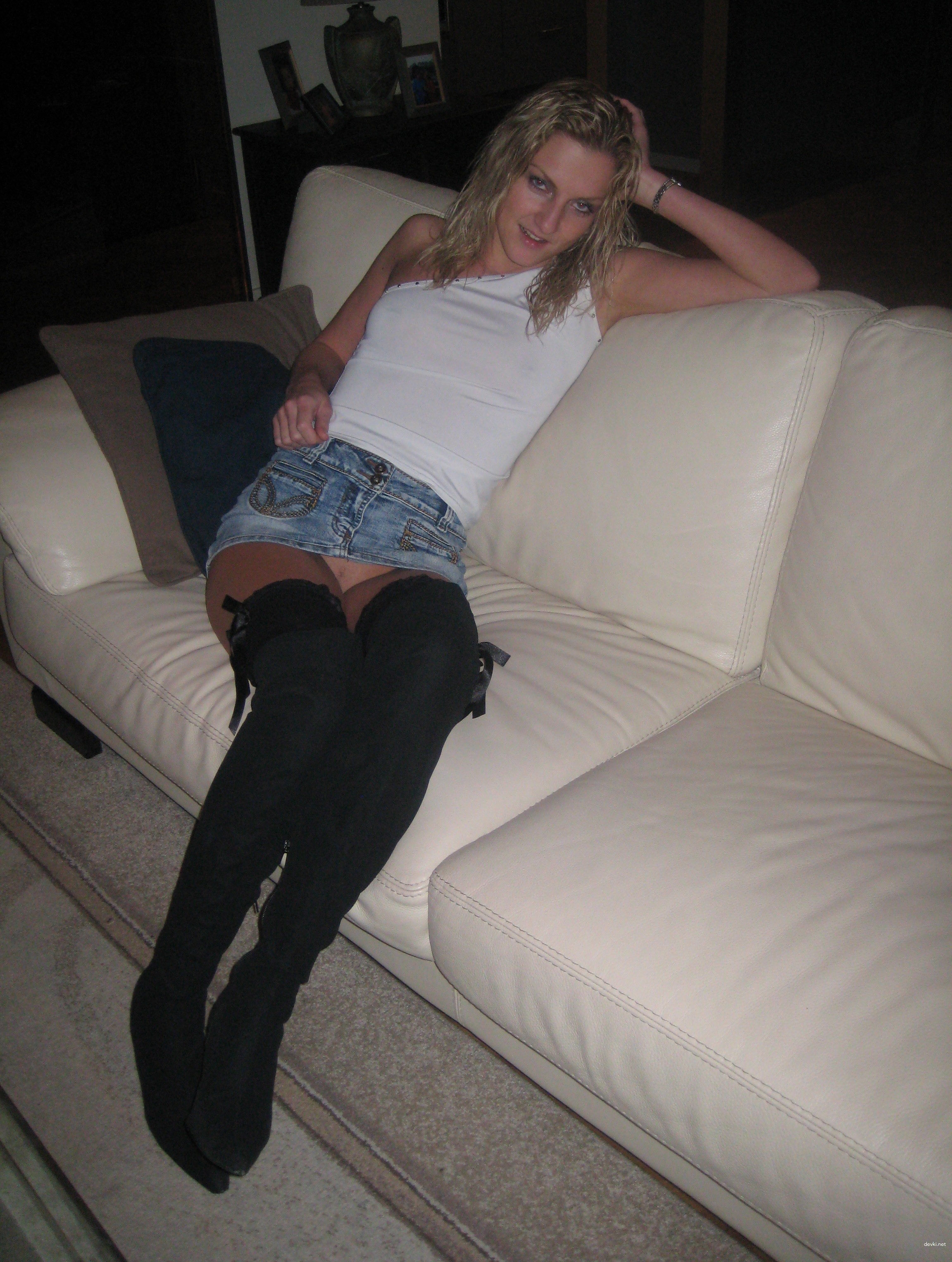 Curvy Blonde Amateur Gets Down and Dirty in Explicit Sex Photos