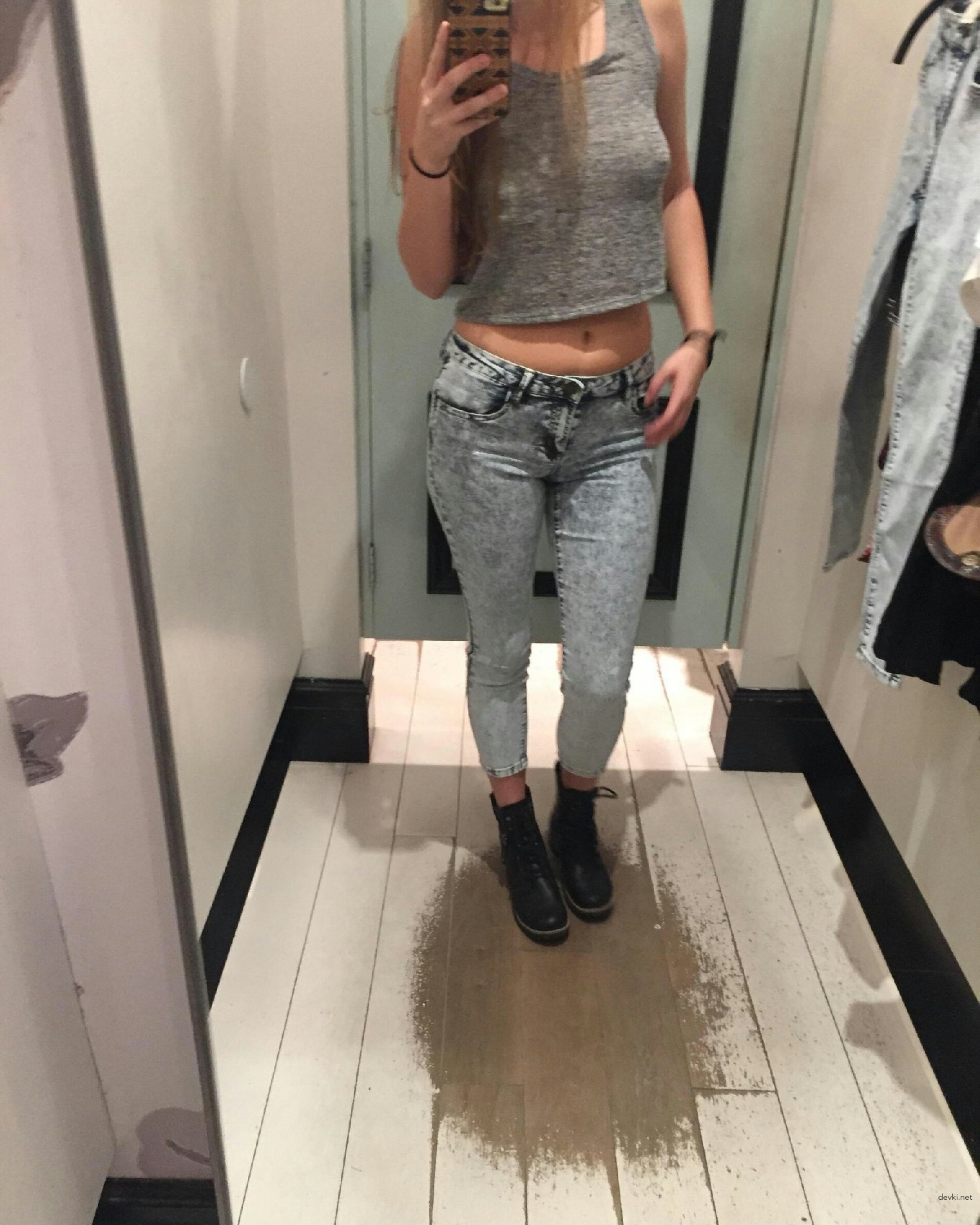 Sexy Babe Takes Selfies in Fitting Room - Amateur Photo