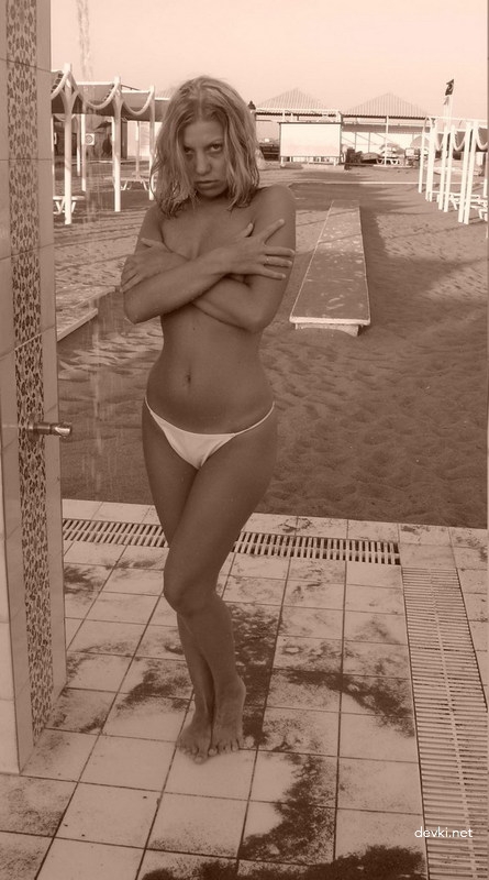 Explicit Blonde Amateur Vacation Photos: Private Pics of a Beach Blonde