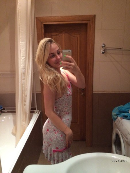 Hot Young Amateur Loves Taking Erotic Photos - Explicit Teen Model