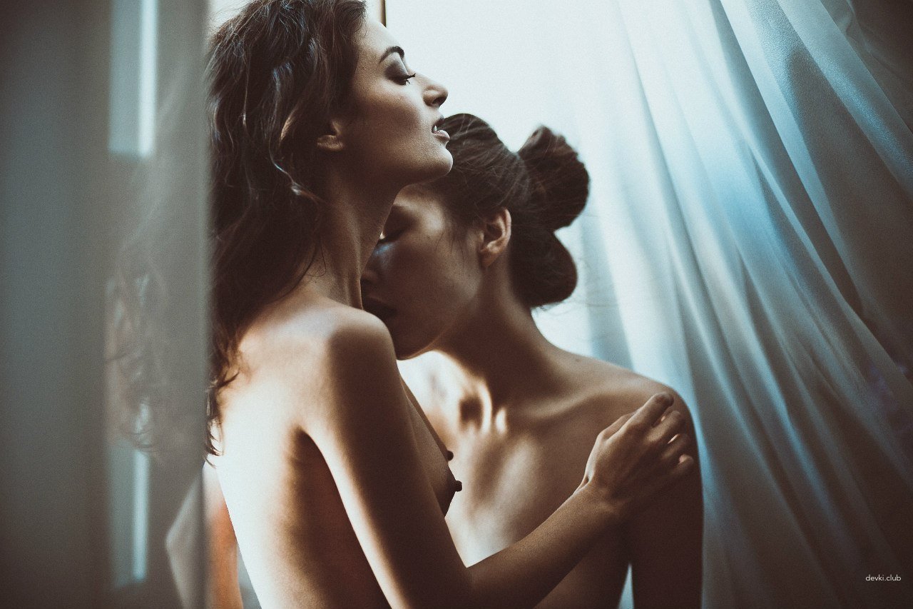 Double Penetration Gangbang with Eastern Beauty Naya Mamedova in Amateur Porn Photo