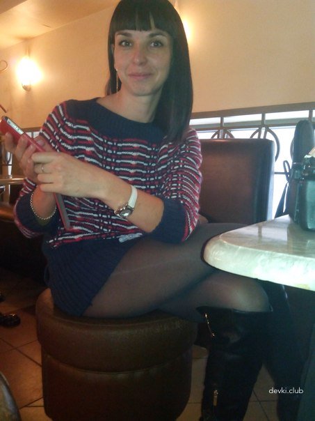 Sexy Girl with Beautiful Legs - Amateur Photo