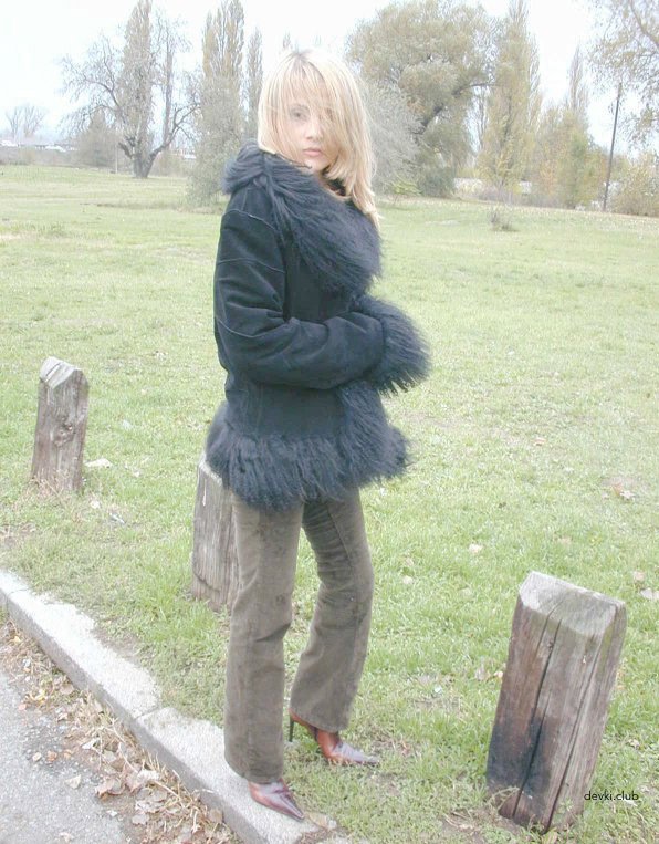 Anal Masturbation in Car: Explicit Amateur Porn Photo Shoot