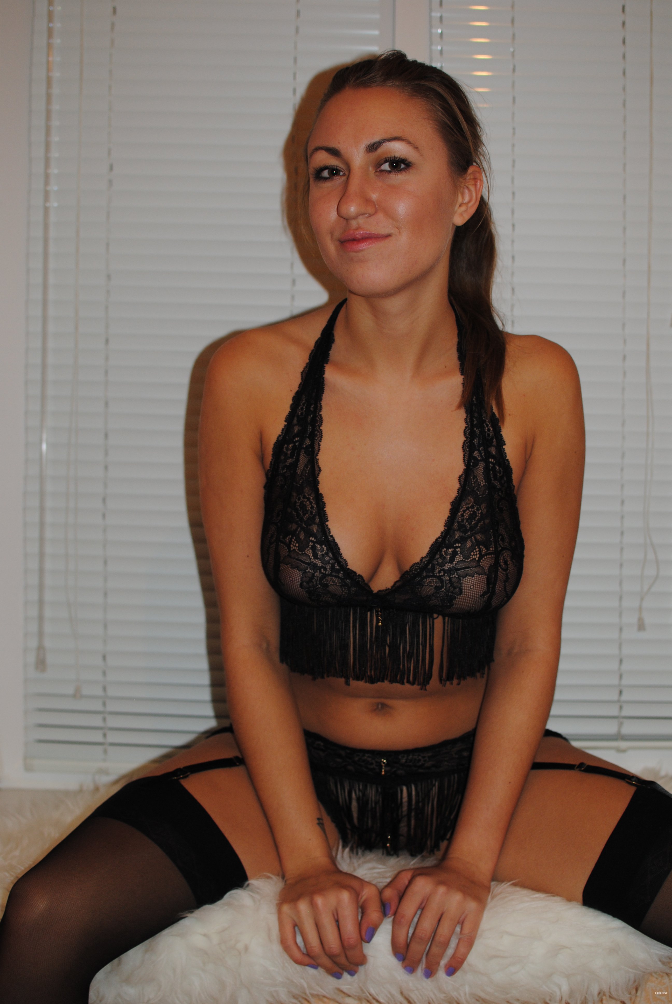 Amateur Whore Poses in Private Photos: Explicit and Provocative Shots