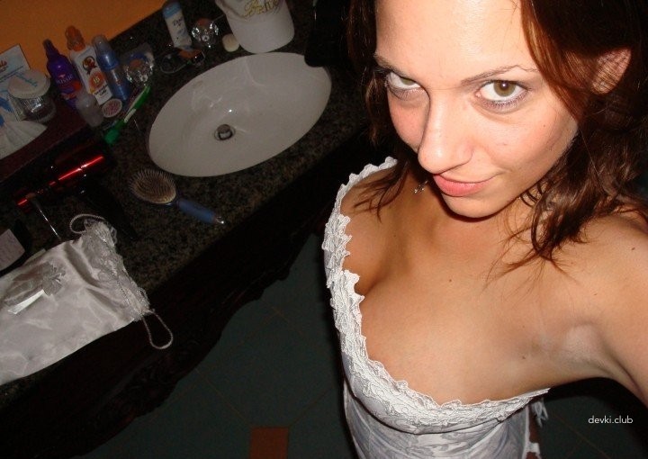 Seductive Amateur Girl Poses Sexually in Beautiful Lingerie - Explicit Amateur Porn Photo