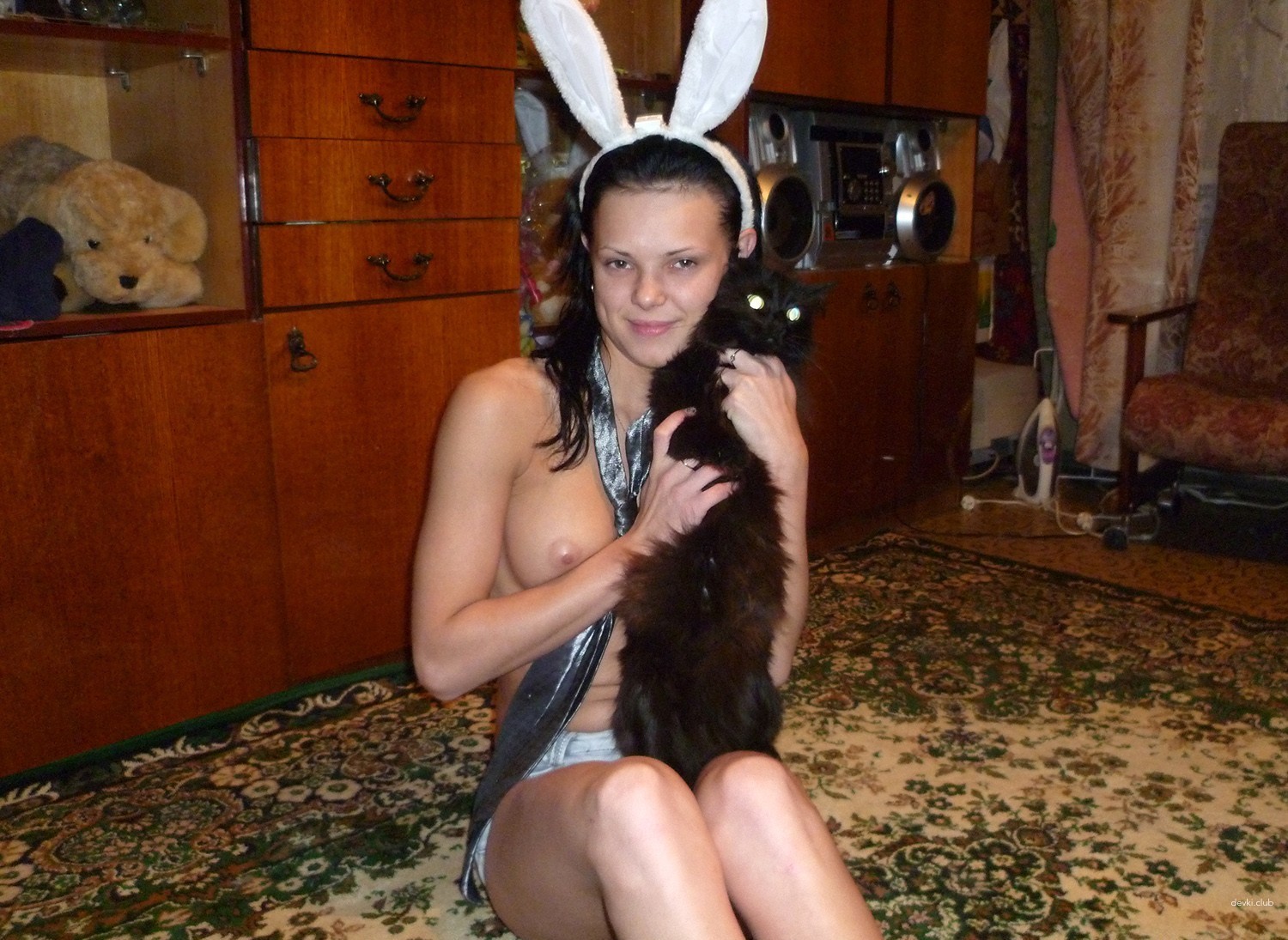 Young Girl with Elegant Breasts: Explicit Amateur Photo