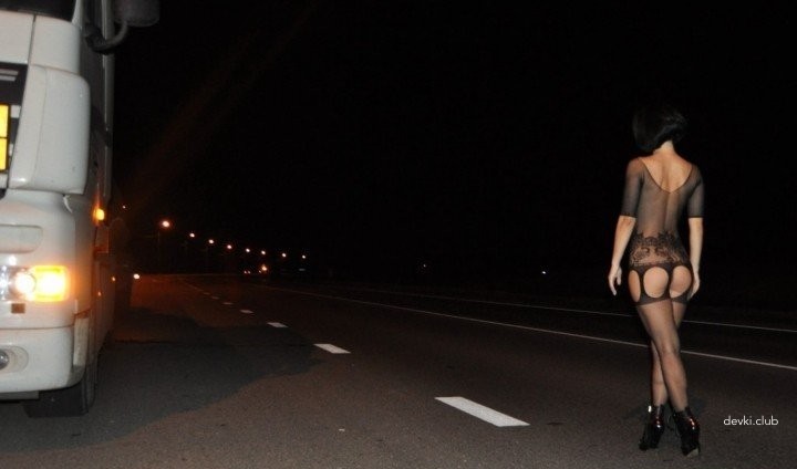 Russian Swinger Loves Exhibitionism: Explicit Amateur Porn Photos