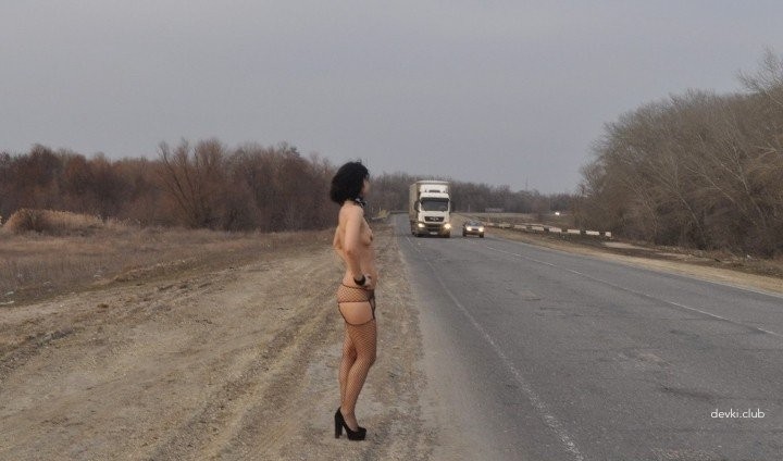 Russian Swinger Loves Exhibitionism: Explicit Amateur Porn Photos