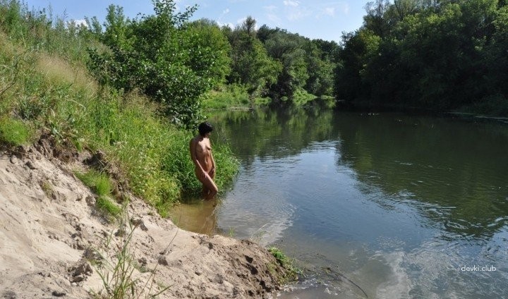 Russian Swinger Loves Exhibitionism: Explicit Amateur Porn Photos