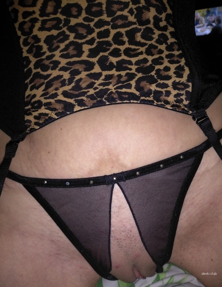 Bald Mature Wife's Shaved Pussy Amateur Porn Pics