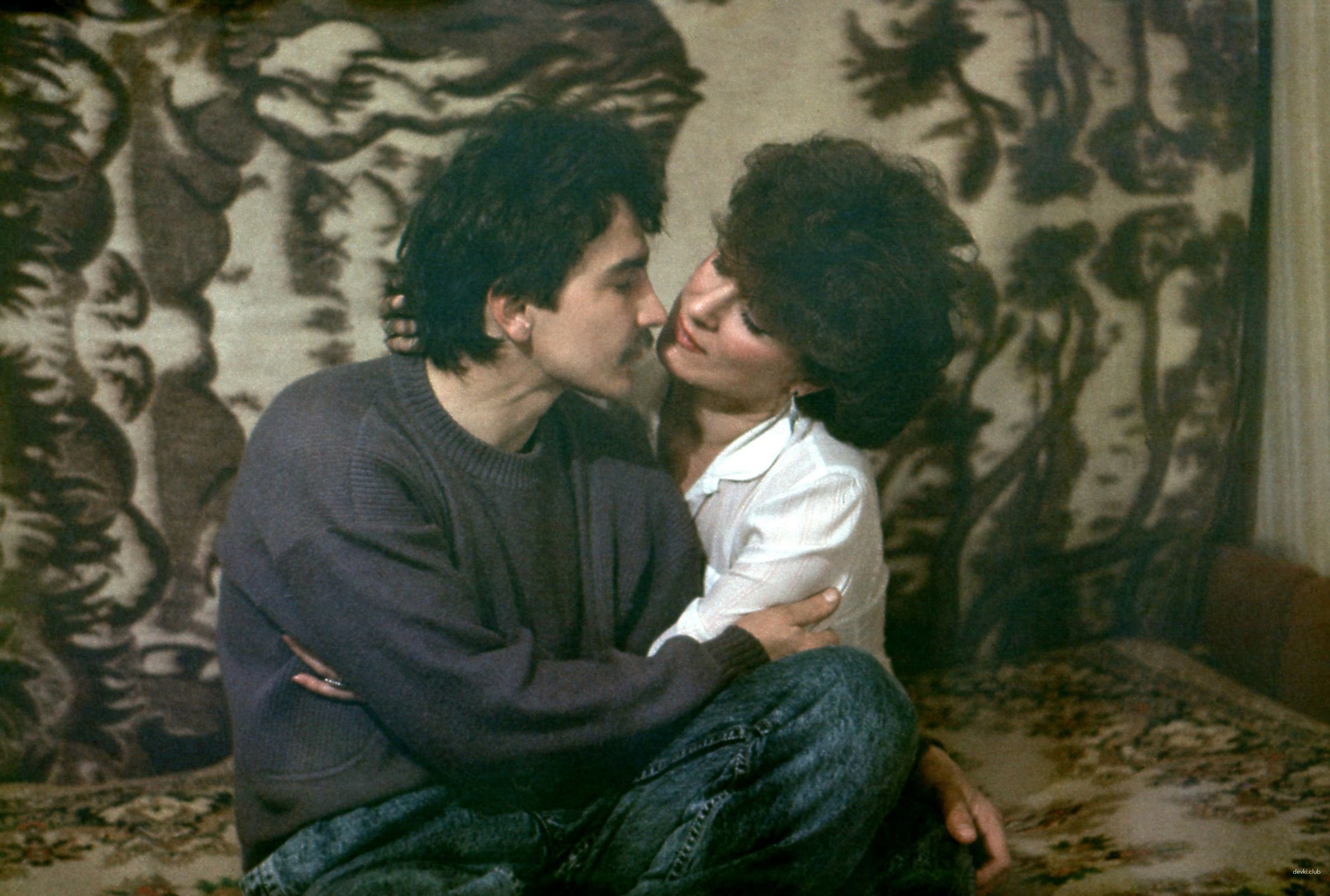 90s Mature Retro Amateur Porn Photo: Explicit MILF in Action