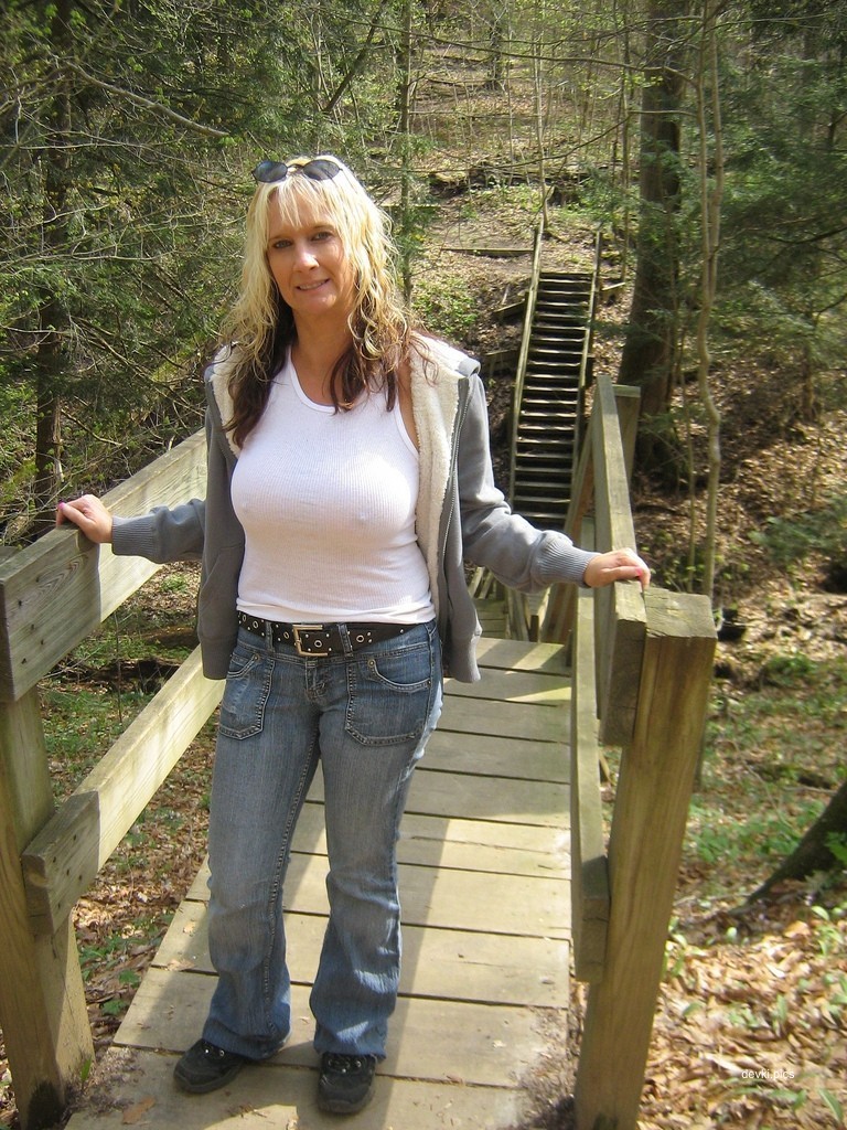 Hot MILF Amateur Porn - Desperate to Fuck Mommy's Tight Pussy