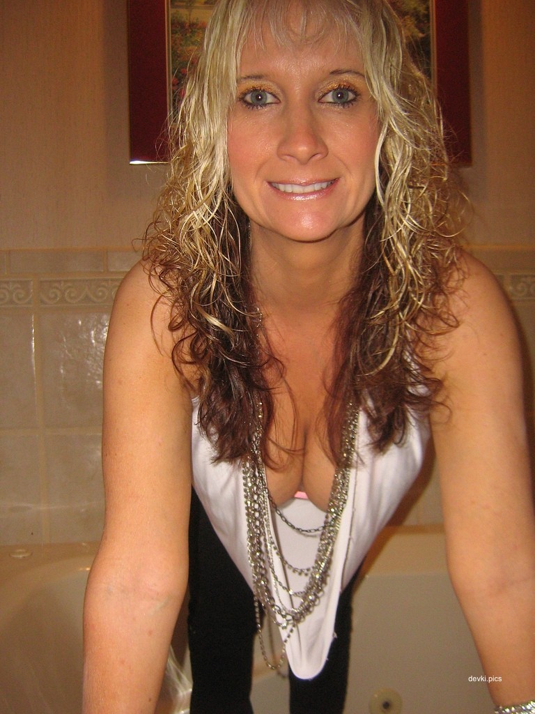 Hot MILF Amateur Porn - Desperate to Fuck Mommy's Tight Pussy