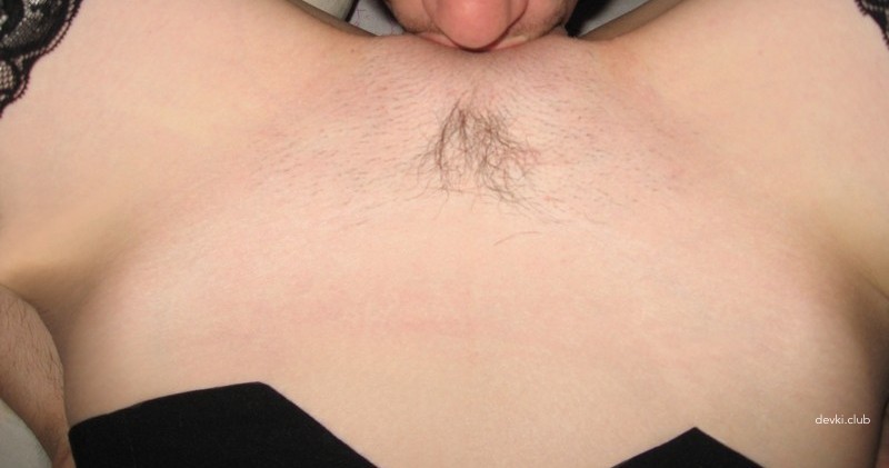 Man Eats Pussy: Amateur Porn Photo with Explicit Cunnilingus Action