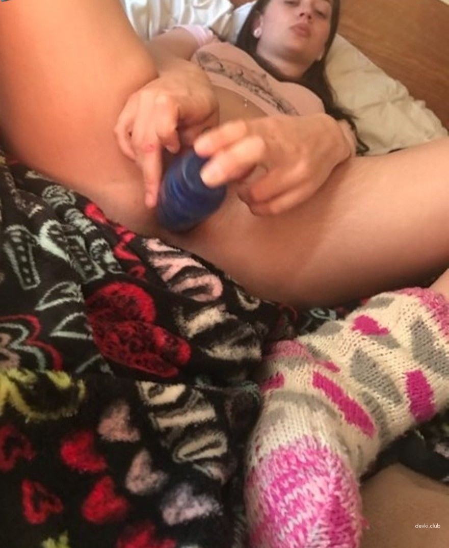 Hot Slut Masturbates - Amateur Porn Photo Collection