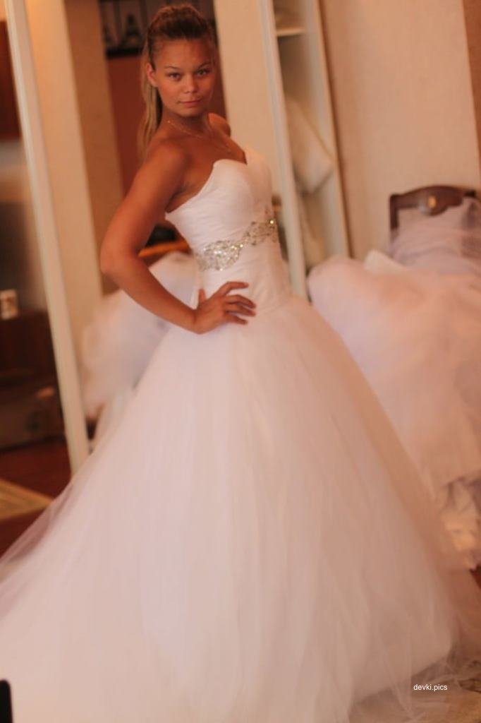 Young Wife Gives Blowjob: Amateur Porn Photo Shoot