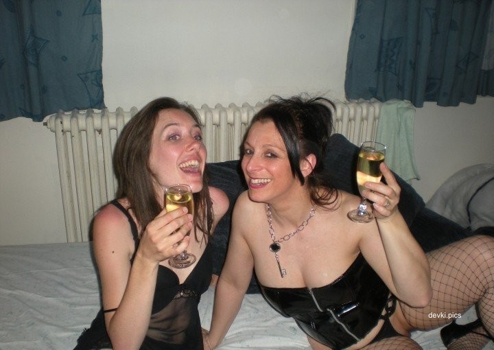 Amateur Swinger Sex Photos - Hot and Explicit Swinging Action