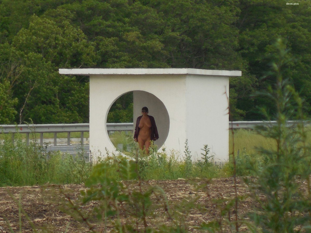 Always Naked Milf: Explicit Amateur Porn Photos