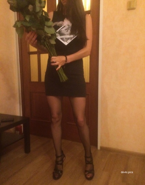 Hotwife Gets Double Penetrated by Amateur Studs in Explicit Porn Photos