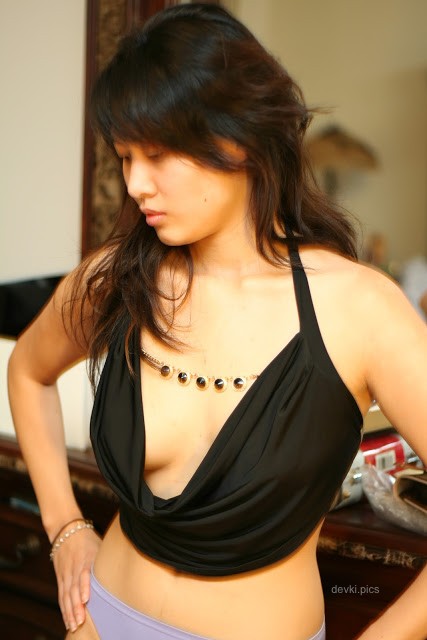 Hot Married Asian Babe Posing with Hairy Pussy - Amateur Explicit Photo