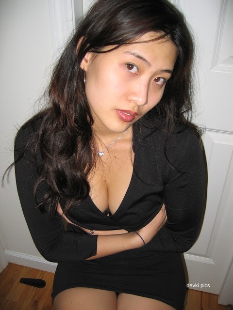 Hot Married Asian Babe Posing with Hairy Pussy - Amateur Explicit Photo