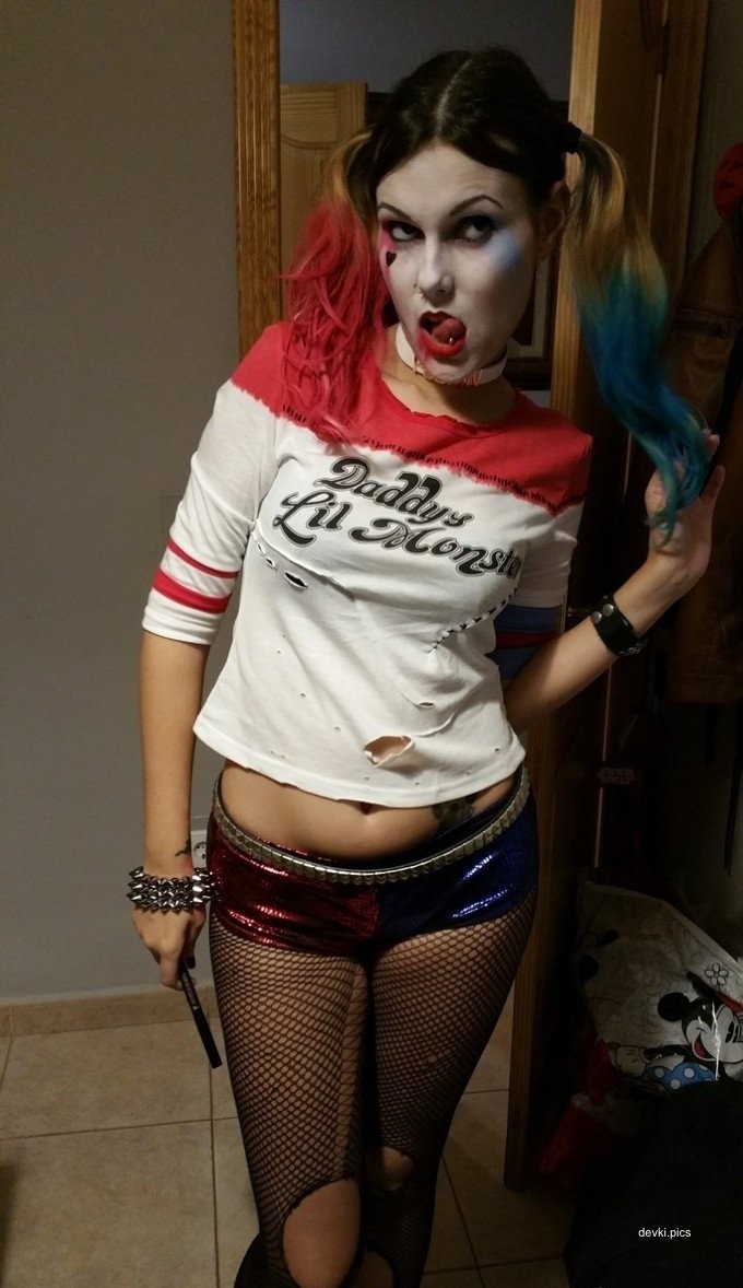 Hot Amateur Teen Sexting Pics: Young Girl's Explicit Cell Phone Sex Photos