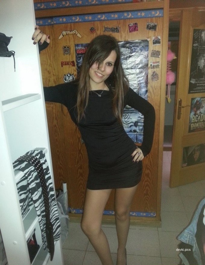 Hot Amateur Teen Sexting Pics: Young Girl's Explicit Cell Phone Sex Photos