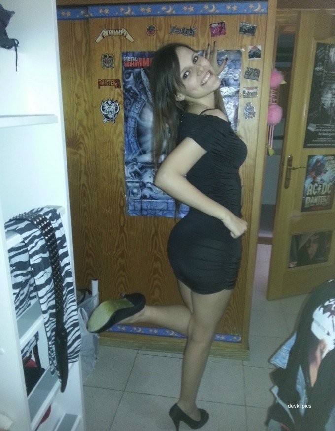 Hot Amateur Teen Sexting Pics: Young Girl's Explicit Cell Phone Sex Photos