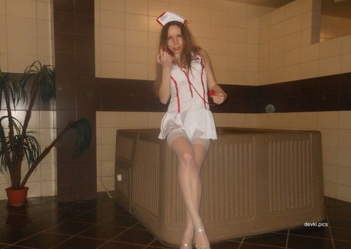 Amateur Slut Enjoys Hardcore Gangbang - Homemade Porn Girl in Group Sex