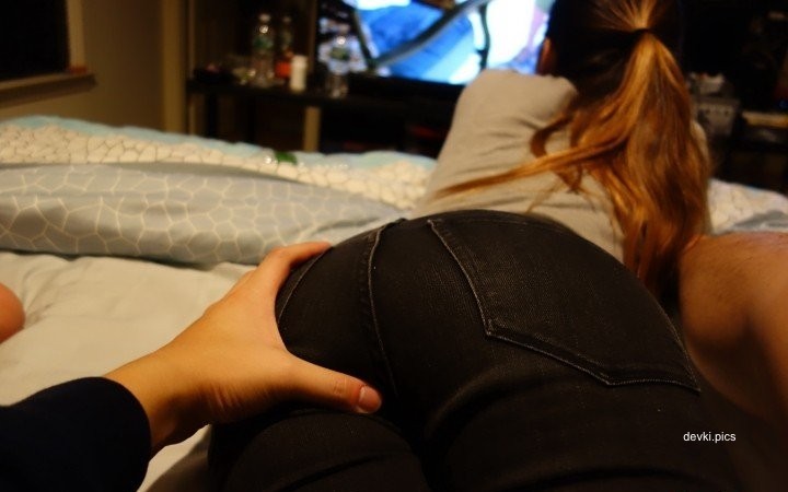 Sexy Asian in Thong: Explicit Amateur Erotic Photo