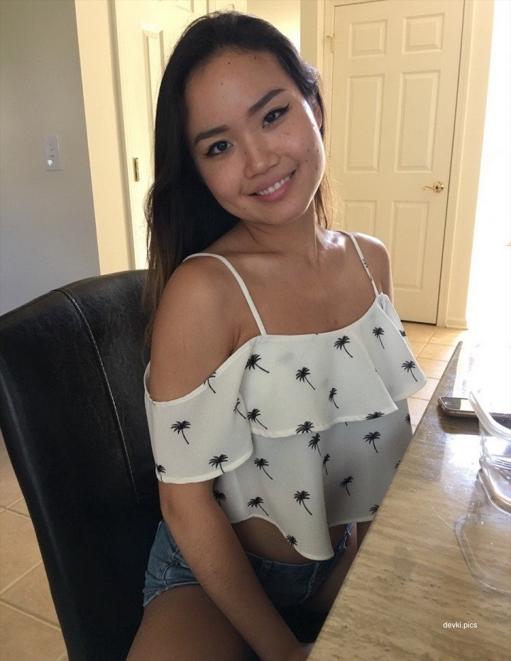 Sexy Asian in Thong: Explicit Amateur Erotic Photo