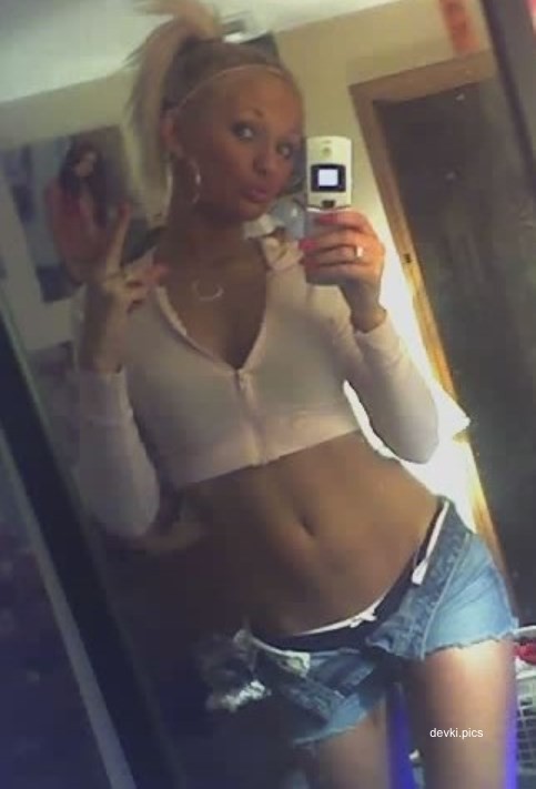 Topless Tanned Blonde Amateur Porn Photo Shoot